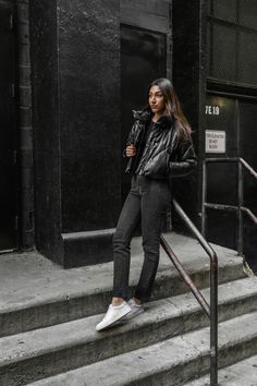 #womenssneakers #recycledmaterials #womensstyle #allblackoutfit #nycstreetstyle Nyc Street Style, All Black Outfit, Casual Style