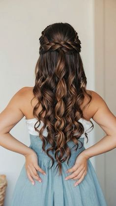 Messy Bread Hairstyle, Braided Hair Down Hairstyles, Braided Hairstyles Brunette, Messy Braid Hairstyle, Braids For Wedding Guest, Messy Hair Hairstyles, Bride Braided Hairstyles, Braided Bridal Hairstyles, Braid Wedding Hairstyles