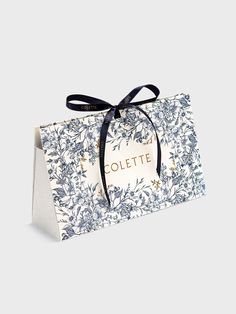 Elegant gift wrapping Beautiful gift wrapping Box Bag Packaging, Packing Box Design, Luxury Box Packaging, Paper Bag Design, Elegant Gift Wrapping, Luxury Packaging Design, Packaging Template Design, Packaging Ideas Business, Small Business Packaging Ideas