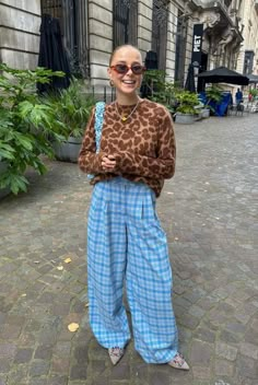 Cold Spring 2024 Outfits, Spring 2024 Outfit Inspiration, Colorful Jacket Outfit, Portuguese Fashion Street Styles, Portuguese Street Style, Portuguese Style Fashion, Colorful Boho Outfit, Funky Business Casual, Layered Summer Outfits