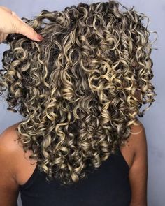 Highlights On Short Curly Hair, Curly Hair Color Ideas, Black Hair Balayage, Crimped Hair, Hair Streaks