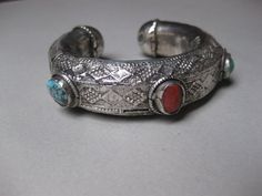 Travel To Saudi Arabia, Silversmithing Jewelry, Silver Cuff, Cool Places To Visit, Turquoise Bracelet