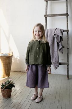 Unisex short culottes are made of 100% soft medium weight linen. Pants are suitable for both girls and boys. Details: - Choose size and embroidery in the drop down menu - Colour: Mauve - Composition: 100% Oeko-Tex certified linen - Medium weight linen - Unisex - Relaxed look - Linen care: machine wash gentle; tumble dry low, ironing optional - The price is for one pair of pants, other pictured items are not included Wide Leg Buttoned Shorts For Spring, Green Linen Bottoms For Fall, Spring Cotton Bloomers With Pockets, Linen Pinafore Apron, Kids Linen, Linen Culottes, Linen Pinafore, Womens Aprons, Pink Linen