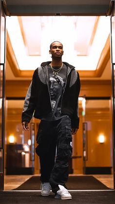 Men New York Fashion, Sga Outfits, Skepta Fashion Street Styles, Shai Outfit, 21 Savage Fashion, Sga Fits, Skepta Fits, Shai Gilgeous Alexander Outfits, 21 Savage Fits