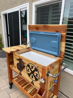 an ice chest is sitting outside on the sidewalk