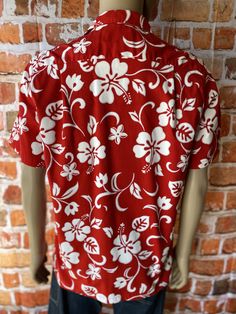 "Vintage RJC ltd. hawaiian men's red shirt floral print size large. Excellent condition, front pocket, 100% cotton. Made in Hawaii, Usa. Please, check carefully the measurements, photos and description of the article before buying it, we do not accept changes or returns. Measuraments lying face down from outside: 21\" Across chest underarm to underarm. 18 1/2\" Shoulder seam to seam.. 10\" Sleeve length from shoulder seam to cuff. 30\" Long, front middle top to bottom. Let me know if you have an Red Camp Collar Top With Tropical Print, Red Tropical Print Camp Shirt, Red Tropical Print Top With Camp Collar, Red Hawaiian Shirt With Camp Collar And Tropical Print, Red Hawaiian Shirt With Tropical Print And Camp Collar, Red Hawaiian Shirt With Camp Collar, Red Camp Shirt With Tropical Print, Red Tropical Shirt With Camp Collar, Red Tropical Print Camp Shirt With Camp Collar