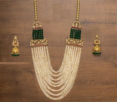 Sabyasachi Jewellery, Kundan Jewelry, Antique Jewelry Indian, Indian Jewelry Sets, Bollywood Jewelry, Gold Fashion Necklace, Jewellery Sets, Gold Jewellery Design Necklaces, Indian Wedding Jewelry