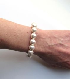 This chunky single strand pearl bracelet is perfect for all occasions!♥ All jewelry comes in a gift box and is ready to give at no additional cost! ♥Handmade with: ~Your choice of Swarovski white or ivory/cream pearls (10mm)~INCLUDES 1/2 INCH EXTENSION for adjustable sizing, embellished with pearl drop(Example ~ if ordering 7 inch size, bracelet will extend to 7.5 inches)------::BRACELET SIZE::How to measure - Wrap a measuring tape around the wristbone lightly. Add one of the following sizes lis Charm Bracelets For Girls, Pearl Bracelet Wedding, Pearl Jewelry Set, Backdrops Necklace, Chunky Pearls, Pearl Necklace Wedding, Big Pearl, Pearl Jewelry Sets, Pearl Cream