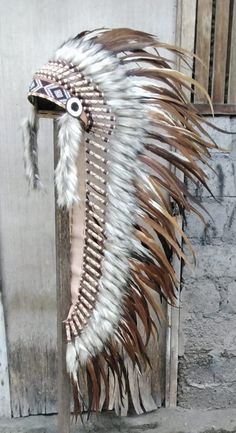 Long Brown Indian Headdress Replica made with rooster dyed feathers with beaded band in the front This great adult headdress is entirely handmade and truly adorable. Perfect photography prop for your special occasion. Ties in the back for a perfect fit. This will be precious for your costume, or even room decor. Head circumference: 59 centimeters / 23 inches ✈️ Worldwide shipping 🐤 I only use authentic feathers ⛺️ I guarantee highest quality, 100% hand-crafted Festival Ostrich Feather Trim Headpiece, Ostrich Feather Trim Headpieces For Festivals, Festival Headpiece With Ostrich Feather Trim, Best Jeep Wrangler, Native American Feathers, Feather Crown, Indian Feathers, Native American Headdress, Indian Headdress