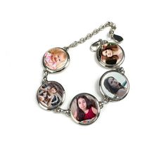 Personalised metal chain bracelet with 5 round photos. Please send us your pictures in an etsy message after placing the order. We believe in providing great personalised gifts at an affordable price using the print method that gives the best result for that item. Custom printed in full colour, high resolution, permanent scratch resistant inks. Gloss finish. Printed and dispatched within 2 working days We are a professional vat registered printing company in the UK Bracelet Photography Ideas, Bracelet Photography, Extraordinary Jewelry, Luxury Bracelet, Jewelry Bracelets Silver, Gold Bead Bracelets, Printing Company, Etsy Personalized Gifts, Jewelry Model