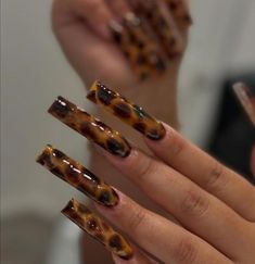 Elevate your nails with this stunning well crafted tortoise shell nails set. They exude class and style without doing too much. Perfect for an everyday nail set of for special occasions, such as weddings, graduation, birthdays and special holidays.   Each nail set is custom made for each customer. If you have any questions about the size or style of the nails, please message me, I'm more than willing to assist of answer any queries you may have.  We understand that our customers appreciate quick and seamless deliveries so we work around the clock to deliver high quality press on nails in a short period of time. We take 1-4 working days to make the set, followed by 5-12 working days delivery. Each package gets FREE international delivery! Brown Long Nails, Tortoise Shell Nails, Shell Nails, 3d Nail Art Designs, Custom Nails, Tapered Square, Nail Candy, Vibrant Nails, Print Nails