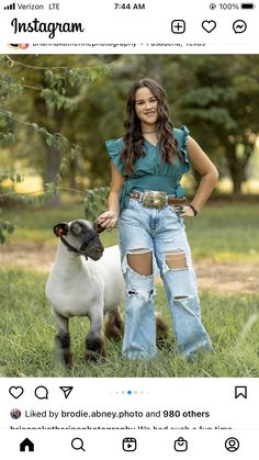 Showmanship Outfit Livestock, Goat Show Outfits, Livestock Show Outfits Sheep, Picture Ideas In Dress, Senior Livestock Pictures, Show Outfits Livestock, Senior Ffa Pictures