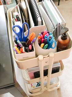 Desk Organizing Solutions When You're Short on Space to take your cluttered desk to an organized space to get your work done Desks For Small Spaces With Storage, Tiny Desk Organization, Desk Organization No Drawers, Small Desk Organization Aesthetic, Teen Desk Organization, Corner Desk Ikea, Organic Desk, Desk Storage Ideas, Cozy Desk Ideas