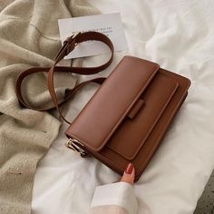 Backpack Handbags, Baguette Bags, Tas Bahu, Hand Bags For Women, Trendy Purses, Bags Style, Leather Crossbody Bags, Cheap Purses, Everyday Handbag