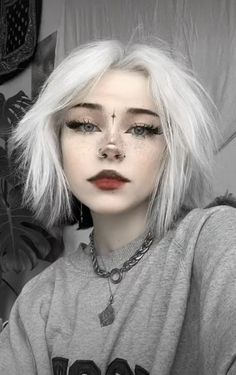 Red Hair Aesthetic, Short Grunge Hair, Alt Makeup, Dyed Hair Inspiration, Cool Makeup Looks, Hair Inspiration Short, Hair Aesthetic, Hair Reference, Gender Envy