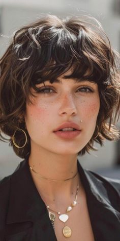 Womens Bob With Bangs, Short Hair Rectangle Face, Short Edgy Bob, Short Hair 2024, 70s Short Hair, Cool Short Hairstyles For Women, Trending Short Hair, Haircut Ideas For Short Hair, 80s Short Hair