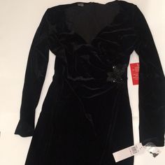 Size 6. Black Velvet Back Zipper Dress. Black Winter Midi Dress For Dinner, Black Winter Dress For Dinner, Black Winter Dinner Dress, Winter Black Dinner Dress, Black Dress For Dinner In Fall, Black Dinner Dress For Fall, Black Mini Dress For Formal Holiday Events, Black Midi Dress For Holiday Dinner, Black Mini Dress For Dinner In Fall