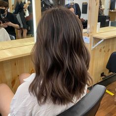 Dark Brunette Honey Highlights, Brown Hair Inspiration Short, T Bar Highlights Hair Brown, Brunette Balayage Neutral, Asian Short Balayage Hair, Short Brown Hair With Dark Highlights, Dark Brunette Hair Highlights, Brown Highlighted Hair Short, Brown Hair With Tiny Highlights