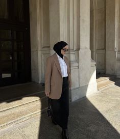 Classic Hijab Style, Casual Trench Coat Outfit, Business Formal Outfit, School Hijab, Aries Capricorn, Formal Casual Outfits, Hijab Clothes, Fashion Knowledge, Work Ootd