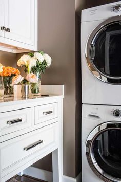 a white washer and dryer sitting next to each other