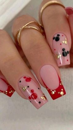 Disney Themed Nails, Disney Nail Designs, Mickey Mouse Nails, Disney Inspired Nails, Disney Acrylic Nails, Minnie Mouse Nails, Mickey Nails