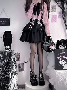 Coquette Pink And Black, Kawaii Black Outfits, Jirai Kei Skirt, Jirai Kei Clothes, Black And Pink Outfit Aesthetic, Goth Pastel Outfits, Goth Kawaii Outfits, Pastel Goth Outfits Kawaii, Jirai Kei Outfit Ideas