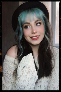 E-Girl Aesthetic Idea - E-Girl Makeup - Hair Color Idea Blue Bangs Hair, Egirl Hair, Dyed Bangs, Fox Hair Dye, Types Of Hair Color, Kawaii Hair, Hair Dyed, Egirl Fashion, Black Hair Dye