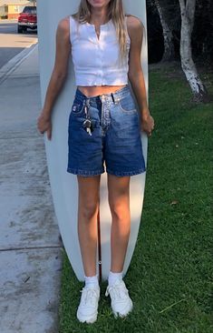 Surf Vibes Outfit, Vintage Shorts Women, Jorts Summer Outfits Aesthetic, Jean Short Outfits Aesthetic, Summer Jorts Outfits, 90’s Summer Outfits, Swimming Suits Aesthetic, Outfits With Jorts Women, Jorts Outfit Idea Summer