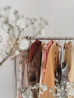 Boutique Picture Ideas, Photoshoot Ideas Boutique, Outfit Layed Out, Second Hand Boutique, Clothing Store Photography, Thrift Photoshoot Ideas, Online Thrift Store Aesthetic, Clothing Store Photoshoot Ideas, Online Shop Photo Ideas