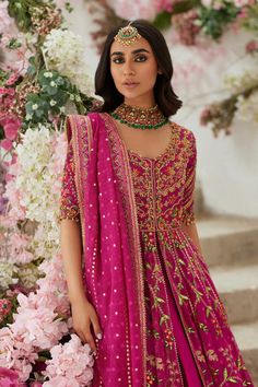 Pishwas Frock Lehenga Dupatta Pakistani Wedding Dress is a premium masterpiece adorned with Embroidery and embellished with Zardosi, Dabka, and Mukaish. Pakistani Lehenga, Mehndi Dress, Lehenga Dupatta, Raw Silk Fabric, Pakistani Wedding Dress, Lehenga Style, Pakistani Bridal Wear, Wedding Lehenga, Indian Wedding Outfits