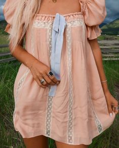 Coquette Cowgirl Aesthetic, Aesthetic Mountain Pictures, Plus Size Aesthetic Outfits, Coquette Cowgirl, Chic Cowgirl, Hippie Cowgirl, Fashion Cowgirl, Mountain Aesthetic, Summer Aesthetics