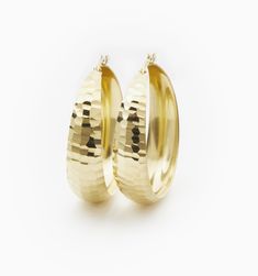 Classy stunning gold hoop earrings. We particularly love this pair for its lightweight design and surface shimmer. They are the perfect go-to for your everyday.
Hoop size: 30mm


FINAL SALE - Excluded from sitewide promotions Modern Jewellery Design, Timeless Gifts, Gold Hoops, Gold Hoop, Gold Hoop Earrings, Jewelry Pouch, Bar Necklace, Modern Jewelry, Free Jewelry