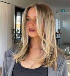 Haircuts For Medium Blonde Hair, Butterfly Haircut Straight Hair Medium, Long Butterfly Layers, Straight Hair Butterfly Cut, Butterfly Haircut Medium Straight, Butterfly Layers Hair Medium Straight, Hair Cuts Ideas Medium, Butterfly Haircut Straight Hair, Haircut Ideas For Medium Hair