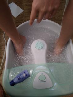 Pedicure Pedicure Aesthetic Salon, Selfish Era, Pedicure Pictures, Pedicure Soak, Pedicure Massage, Home Pedicure, 2025 Goals, Pedicure Station