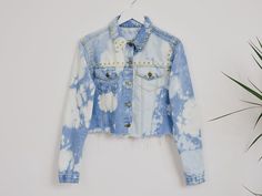 "AUNT GERTRUDE PRESENTS - reworked vintage denim jacket - cropped, frayed at the bottom - made of acid wash denim - embellished with gold, metal studs - materials: 100% cotton, metal studs CONDITION (1-10 ❶❷❸❹❺❻❼❽❾ Great condition SIZE/MEASUREMENTS size from label: no label best fist: Medium chest: 38,5 inches (98 cm) length: 18 inches (46 cm) sleeve length from armpit: 20 inches (51 cm) The model is 5'9\" (174 cm), measures 35-27-38 (90-69-96 cm) and wears size M" Casual Denim Jacket With Frayed Hem For Festivals, Edgy Denim Jacket For Spring Festival, Edgy Spring Festival Denim Jacket, Acid Wash Denim Jacket For Summer, Trendy Medium Wash Denim Jacket For Festivals, Trendy Festival Denim Jacket In Medium Wash, Summer Acid Wash Denim Jacket, Edgy Denim Jacket For Festivals, Fitted Distressed Denim Jacket For Festival