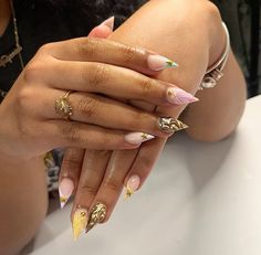 Short Nails Gold, Short Freestyle Nails, Short Acrylic Nail Ideas, Bts Nails, Vacay Nails, Freestyle Nails, Acrylic Toe Nails, Hard Nails, Colored Acrylic Nails