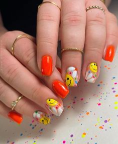 Nail polish nail arts orange floral Fish Nail Art, Brown Acrylic Nails, Confetti Nails, Fake Nails Designs, Wow Nails, Sassy Nails, Nail Candy, Cute Gel Nails, Acrylic Nail Art