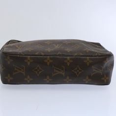 Brand: Louis Vuitton Model: Trousse de Toilette Color: Brown Material: Canvas Inclusions: / Dimensions: W23cm x H15cm x D5.5cm Serial number: 874TH Country of origin: France Condition: AB - good condition. Louis Vuitton introduces the Trousse de Toilette 23, a sophisticated Clutch Bag adorned in the iconic brown Monogram Canvas, exemplifying the brand's signature blend of luxury and timeless design. The meticulously crafted Monogram pattern, seamlessly woven onto the canvas, adds a touch of eleg Luxury Brown Monogram Canvas Clutch, Canvas Clutch, Prada Designer, Balenciaga Designer, Brown Canvas, Monogram Canvas, Canvas Size, Louis Vuitton Monogram, Birkin Bag