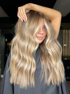 #livedinhair #bronde #haircolor #balayage #moneypiece #beachwaveshair Cute Fall Highlights, Light Brown Hair With Blonde Balayage, Low Maintenance Bronde, Moneypiece Hair, Balayage Moneypiece, Blonde Dimensional Hair, Fall Bronde Balayage, Bday Hair, Hot Hairstyles