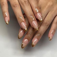 Simple Classy Fall Nails, Nail Art Designs Nude Colour, Good Nails Designs, Summer Nails Nude Colors, Nude Colour Nails, Summer Nude Nails, Gold Tip Nails, Nude Nail Art, Gold Chrome Nails