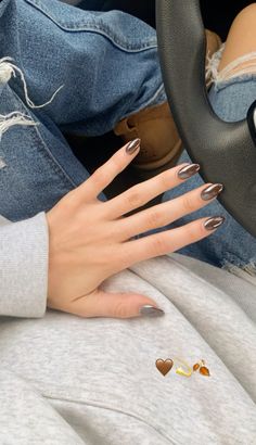 brown chrome nails Brown Nails Acrylic Chrome, Brown Nail With Chrome, Dark Brown With Chrome Nails, Cute Fall Nail Ideas Almond, Gel Builder Nails Design Fall, Crome Nails Oval, Brown And Chrome Nails, Dark Brown Nails With Chrome, Brown Chrome Nails Almond