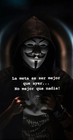 a person wearing a mask with the caption'la meta es ser meror que aver no mejo que nadde