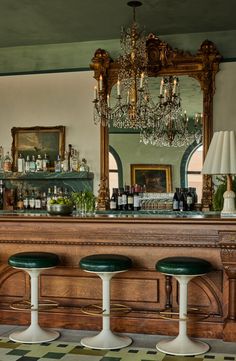 Restaurant Interior Design Italian, Italian Bar Design, Feminine Bar, Victorian Bar, Italian Bistro, Sport Bar, Italian Bar, Bar Inspiration, French Restaurants