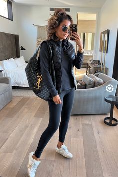 Outfit Ideas Athletic, Cute Comfy Fall Outfits, Errand Outfit, Outfits Sport, Emily Ann Gemma, Ysl Tote Bag, Long Sleeve Athletic Shirt, Golden Goose Sneakers Outfit, Golden Goose Outfit