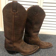 Justin Cowboy Boots - Women Size 7b. Espresso Brown Genuine Leather. These Are Old And Have Not Been Worn A Lot! If I Had To Guess They Are From Around 2000. Great Boots! They Are Dusty And Probably Need Boot Oil But I’ll Leave That Cleaning To The New Owner :-) Justin Cowboy Boots, Espresso Brown, Justin Boots, Cowboy Boots Women, Boots Brown, Boots Women, Boots Shoes, Brown Boots, Cowboy Boots