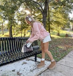 Uggs Tasman, Slipper Outfit, Platform Outfit, Amsterdam Outfit, Uggs Outfits, Outfit With Uggs, Ugg Boots Outfit, Cute Thanksgiving Outfits, Boots Outfit Ankle