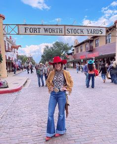 The American Rodeo Outfits, Trendy Outfits For Short Women, Nfr 2022 Outfits, Vegas Nfr Outfit Ideas, Western Church Outfits Women, Houston Rodeo Outfits For Women, Stock Show Outfits, Pbr Outfits, Pbr Outfit For Women