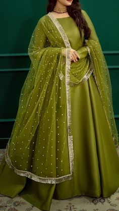 Mehandi Dress, Mehandi Outfits, Simple Dress Casual, Mehndi Outfits, Latest Dress Design, Fancy Dresses Long