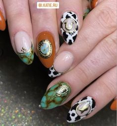 Cowboy Inspired Nails, Native American Nail Art, Rodeo Nails Westerns, Cowgirl Nails Designs, Framed Nails, Fall Western Nails, Neon Toe Nails, Rodeo Nails, Cowboy Nails