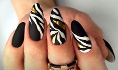 Nails Design Spring 2023, Autumn 2022 Nail Trends, Gold Zebra Nails, Hot Nails Trends 2022, Latest Nail Trends 2022, Gold Spring Nails, Transfer Foil Nail Art, Fall Autumn Nails, Manicure 2023